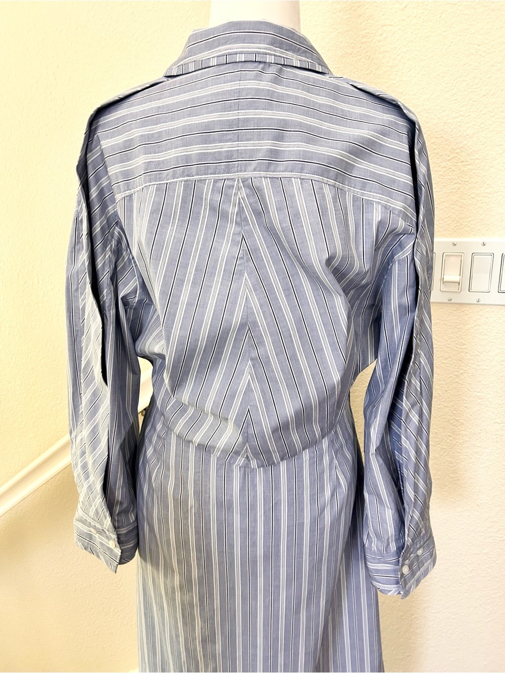 COS Pinstriped Cotton Midi Shirt Dress Blue White
Stripe - Women's US 10 / EU 42 - Picture 8 of 16
